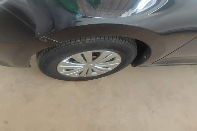Used Volkswagen Santana 2016 1.6L Automatic Fashion Edition Left Front Wheel Hub