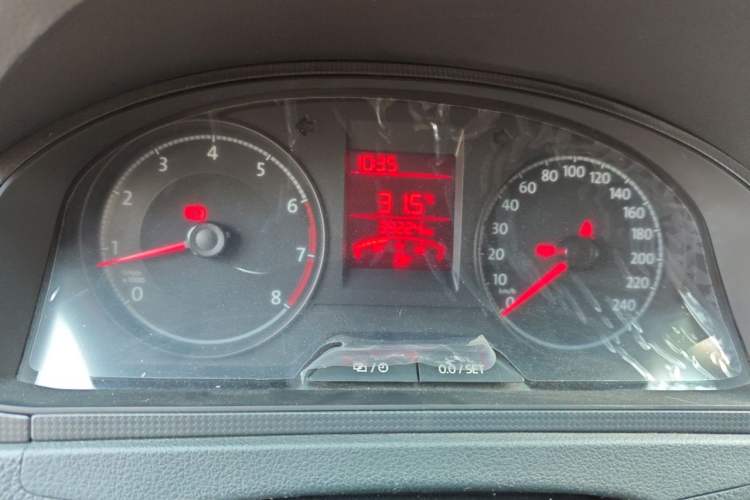 Used Volkswagen Santana 2016 1.4L Manual Fashion Edition Odometer Close Up