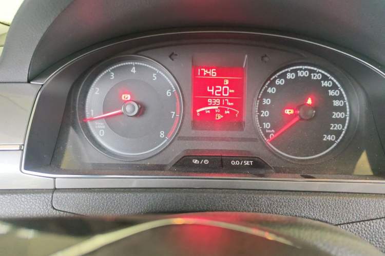 Used Volkswagen Santana 2016 1.6L Manual Comfort Edition Odometer Close Up