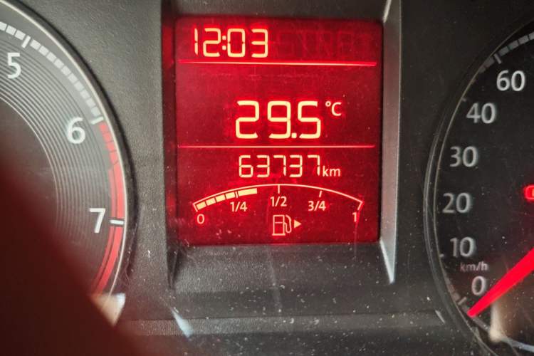 Used Volkswagen Santana 2016 1.4L Manual Fashion Edition Odometer Close Up