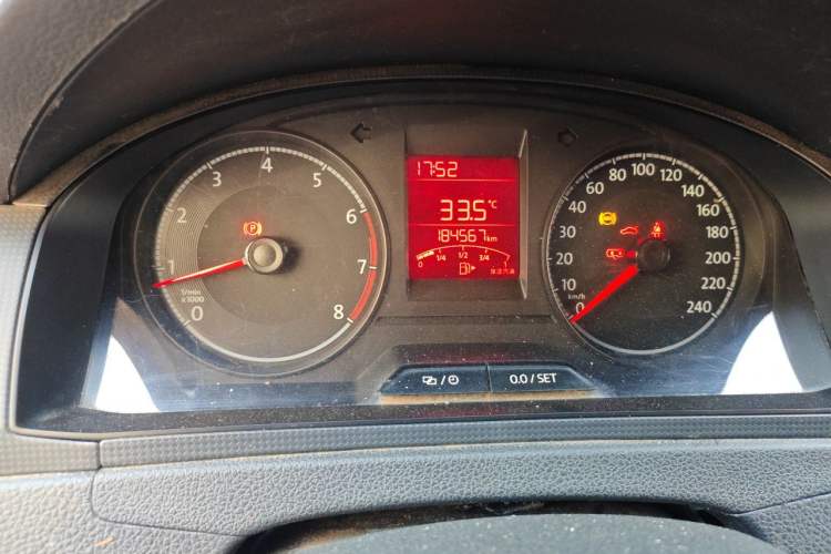 Used Volkswagen Santana 2016 1.6L Manual Fashion Edition Odometer Close Up