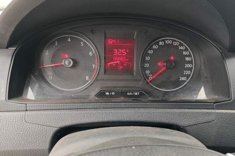 Used Volkswagen Santana 2016 1.6L Manual Fashion Edition Odometer Close Up