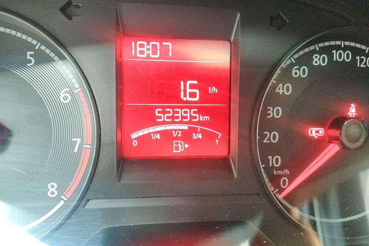 Used Volkswagen Santana 2016 1.6L Manual Comfort Edition Odometer Close Up