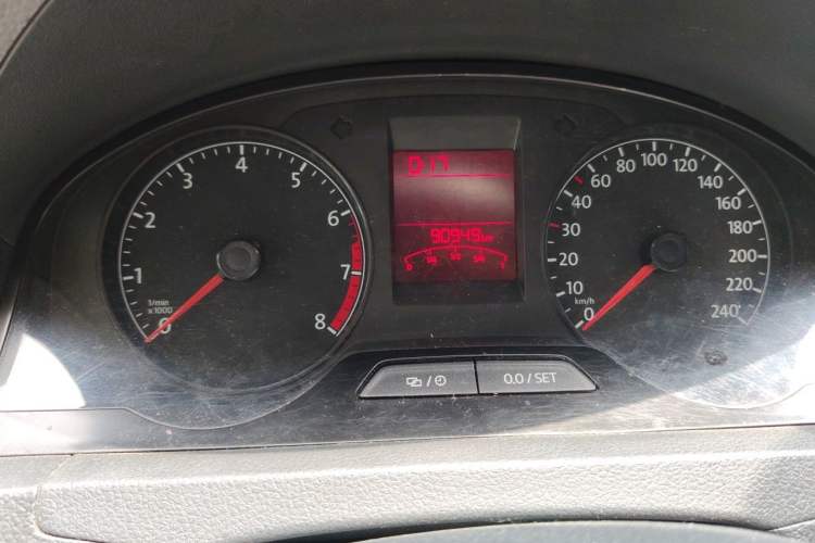 Used Volkswagen Santana 2016 1.6L Manual Fashion Edition Odometer Close Up