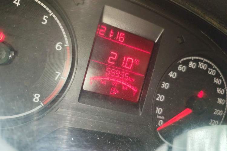 Used Volkswagen Santana 2016 1.6L Manual Fashion Edition Odometer Close Up