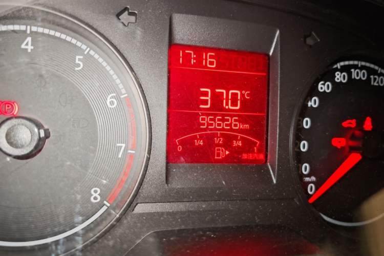 Used Volkswagen Santana 2016 1.4L Manual Fashion Edition Odometer Close Up