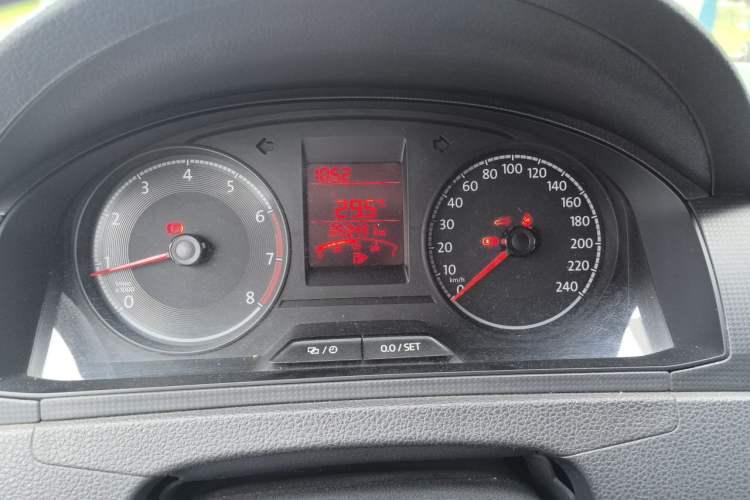 Used Volkswagen Santana 2016 1.6L Manual Fashion Edition Odometer Close Up