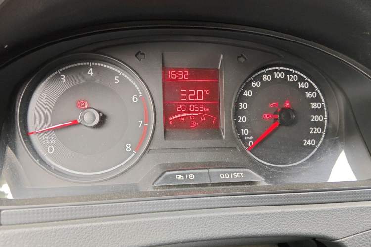 Used Volkswagen Santana 2016 1.6L Manual Fashion Edition Odometer Close Up