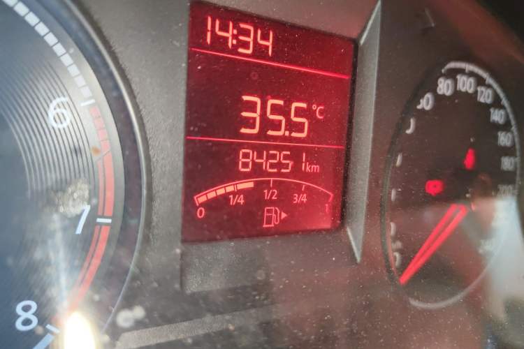 Used Volkswagen Santana 2016 1.4L Manual Fashion Edition Odometer Close Up