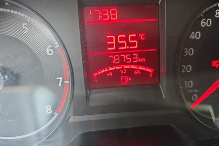 Used Volkswagen Santana 2016 1.4L Manual Fashion Edition Odometer Close Up