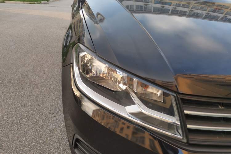 Used Volkswagen Santana 2016 1.4L Manual Fashion Edition Right Front Headlight
