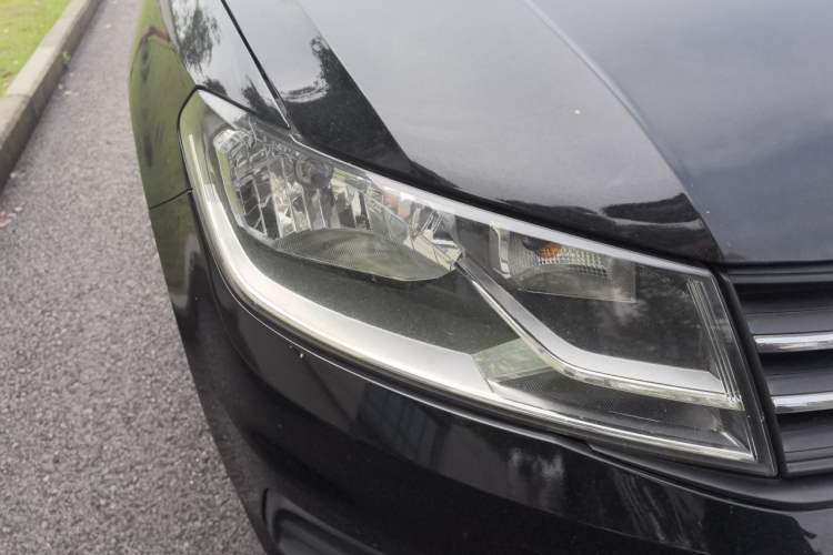 Used Volkswagen Santana 2016 1.6L Manual Fashion Edition Right Front Headlight