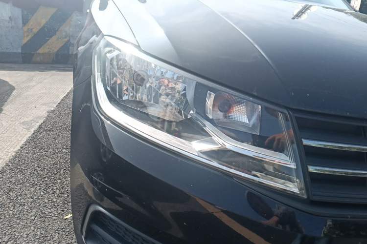 Used Volkswagen Santana 2016 1.4L Manual Fashion Edition Right Front Headlight