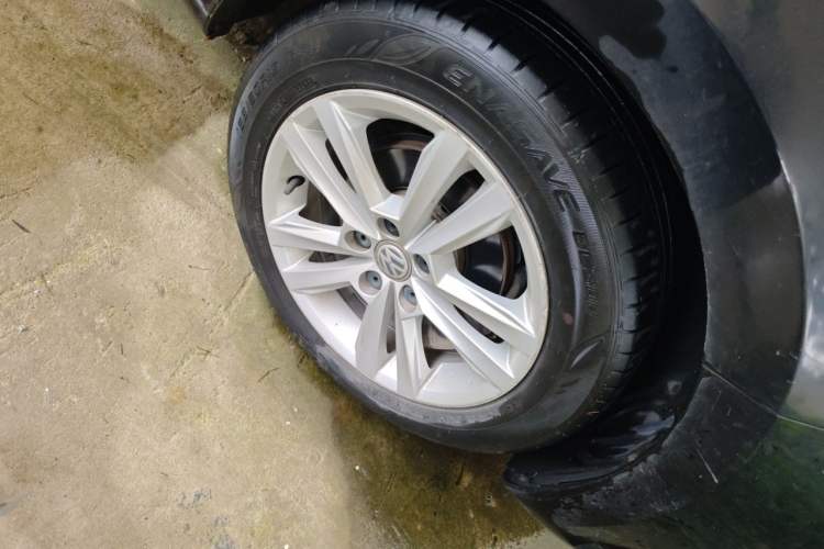 Used Volkswagen Santana 2016 1.6L Manual Comfort Edition Right Front Wheel Hub