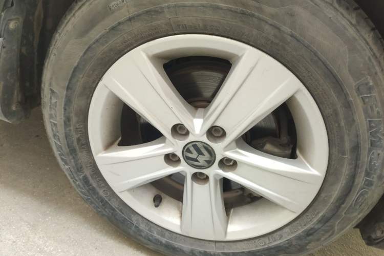 Used Volkswagen Santana 2016 1.6L Manual Fashion Edition Right Front Wheel Hub