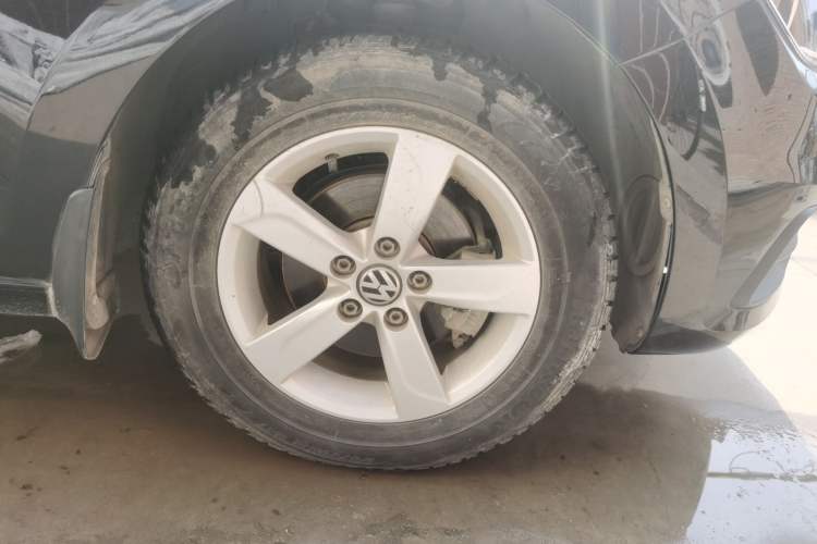 Used Volkswagen Santana 2016 1.6L Manual Fashion Edition Right Front Wheel Hub