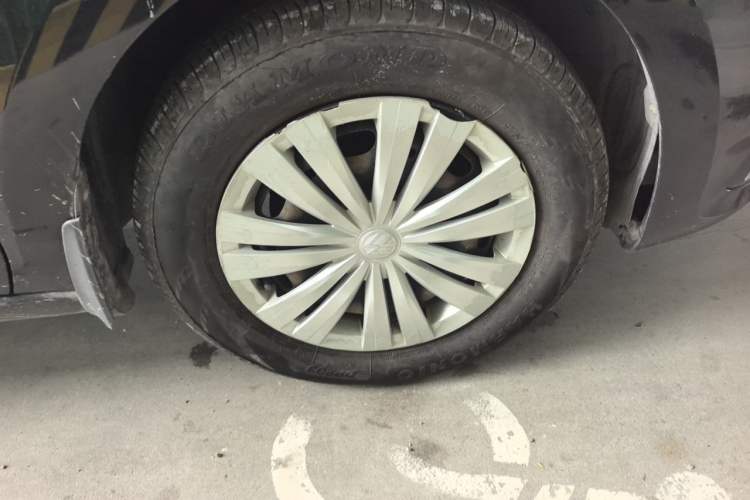 Used Volkswagen Santana 2016 1.4L Manual Fashion Edition Right Front Wheel Hub