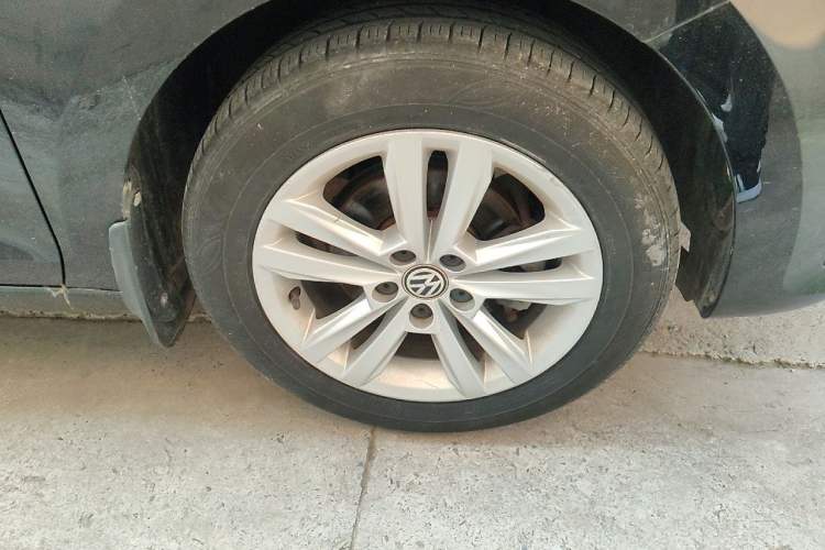 Used Volkswagen Santana 2016 1.6L Manual Comfort Edition Right Front Wheel Hub
