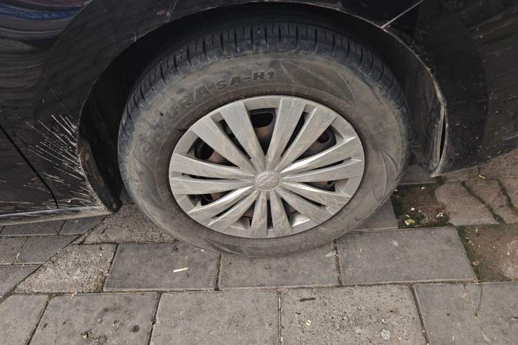 Used Volkswagen Santana 2016 1.6L Manual Fashion Edition Right Front Wheel Hub