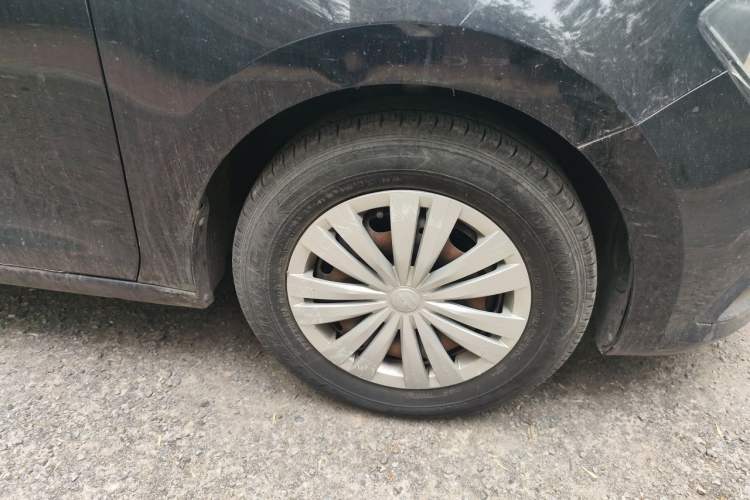 Used Volkswagen Santana 2016 1.6L Manual Fashion Edition Right Front Wheel Hub