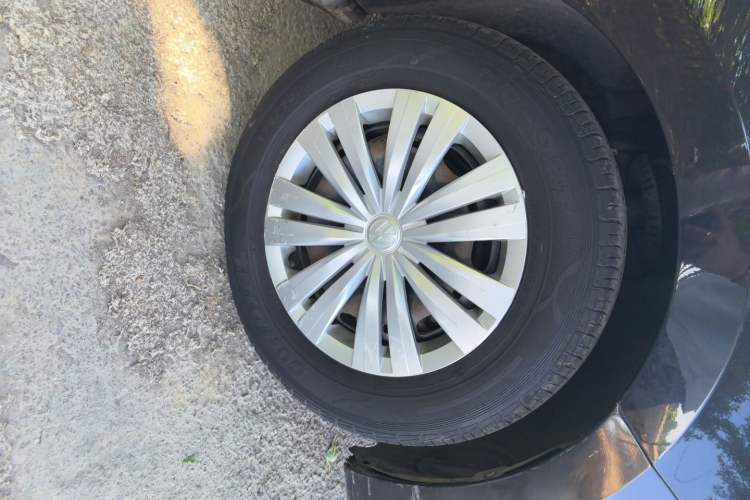 Used Volkswagen Santana 2016 1.6L Manual Fashion Edition Right Front Wheel Hub