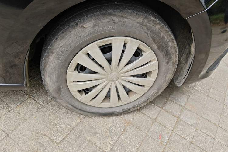 Used Volkswagen Santana 2016 1.6L Manual Fashion Edition Right Front Wheel Hub