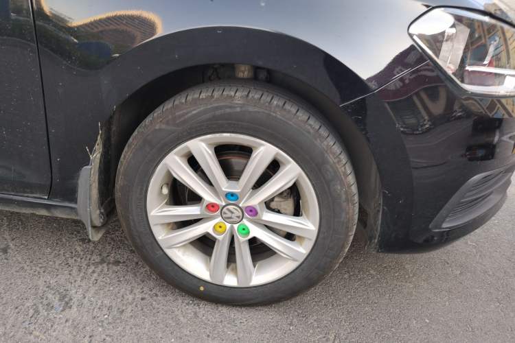 Used Volkswagen Santana 2016 1.6L Manual Fashion Edition Right Front Wheel Hub