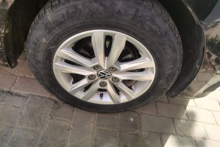 Used Volkswagen Santana 2016 1.4L Manual Fashion Edition Right Front Wheel Hub
