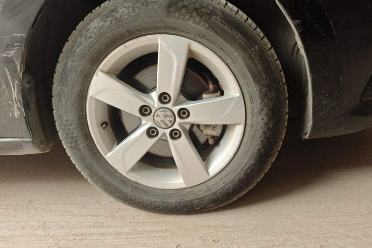 Used Volkswagen Santana 2016 1.6L Manual Fashion Edition Right Front Wheel Hub