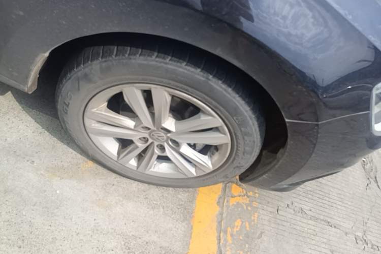 Used Volkswagen Santana 2016 1.6L Manual Comfort Edition Right Front Wheel Hub