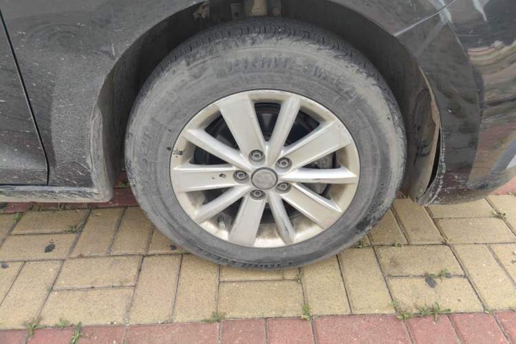 Used Volkswagen Santana 2016 1.6L Manual Fashion Edition Right Front Wheel Hub