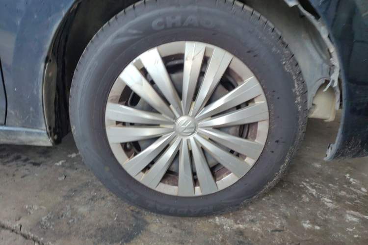 Used Volkswagen Santana 2016 1.6L Manual Fashion Edition Right Front Wheel Hub