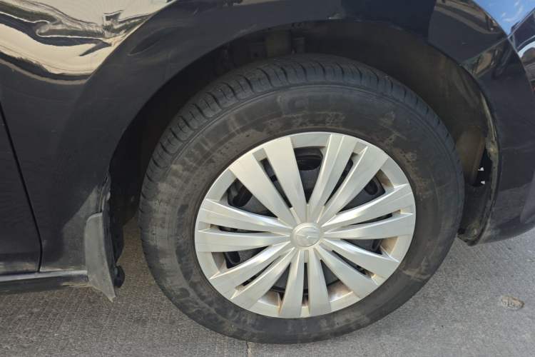 Used Volkswagen Santana 2016 1.4L Manual Fashion Edition Right Front Wheel Hub