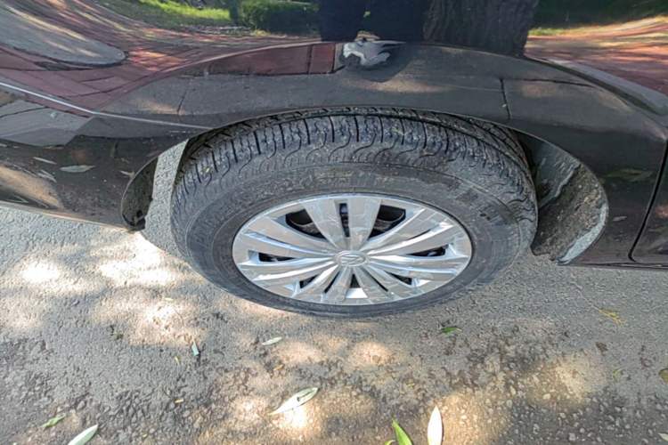 Used Volkswagen Santana 2016 1.6L Manual Fashion Edition Right Rear Wheel Hub