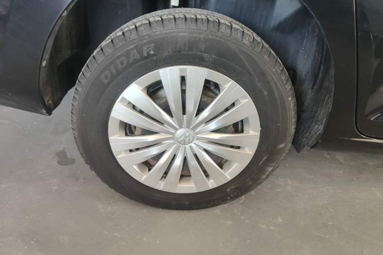 Used Volkswagen Santana 2016 1.4L Manual Fashion Edition Right Rear Wheel Hub
