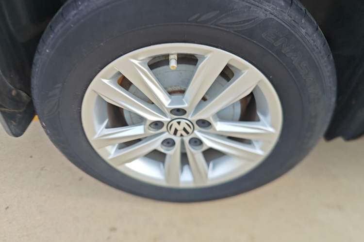 Used Volkswagen Santana 2016 1.6L Manual Fashion Edition Right Rear Wheel Hub