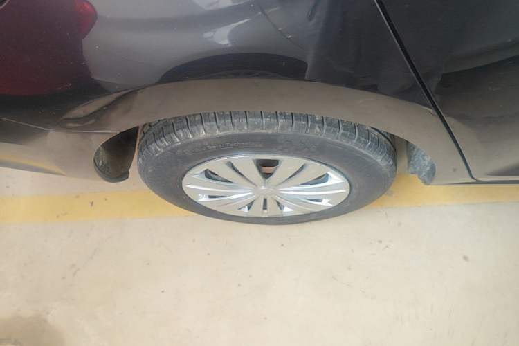 Used Volkswagen Santana 2016 1.6L Automatic Fashion Edition Right Rear Wheel Hub