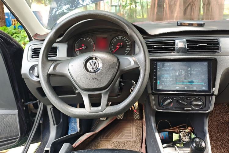 Used Volkswagen Santana 2016 1.4L Manual Fashion Edition Steering Wheel