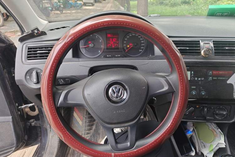 Used Volkswagen Santana 2016 1.6L Manual Fashion Edition Steering Wheel