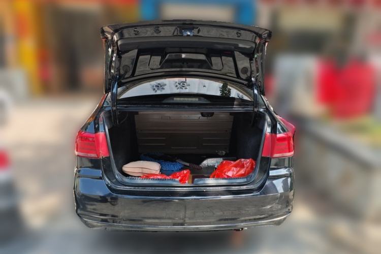 Used Volkswagen Santana 2016 1.4L Manual Fashion Edition Trunk