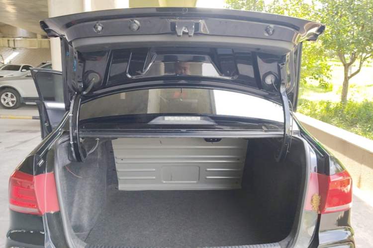 Used Volkswagen Santana 2016 1.4L Manual Fashion Edition Trunk