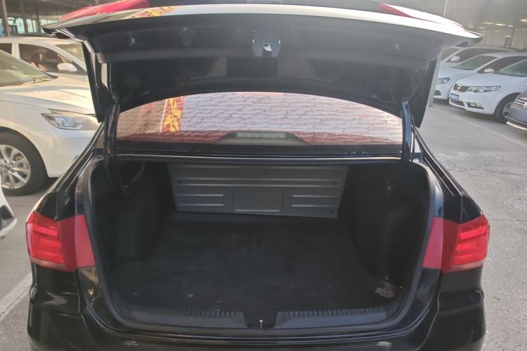 Used Volkswagen Santana 2016 1.6L Manual Fashion Edition Trunk