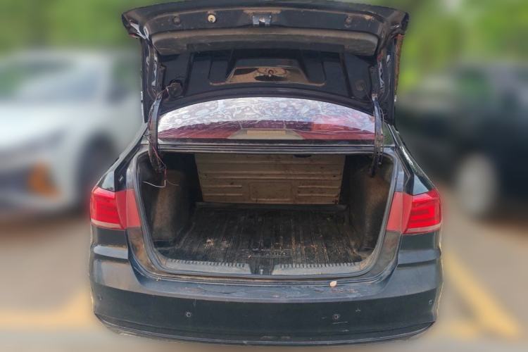 Used Volkswagen Santana 2016 1.6L Manual Fashion Edition Trunk