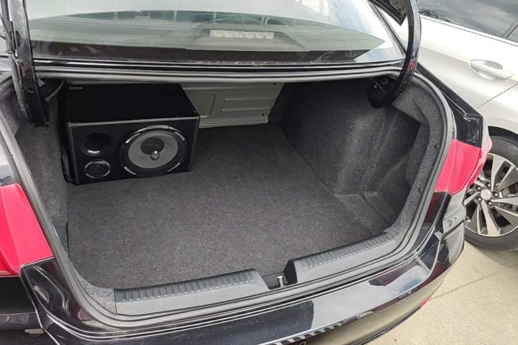 Used Volkswagen Santana 2016 1.6L Manual Comfort Edition Trunk