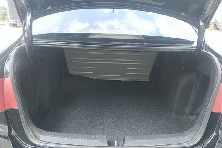 Used Volkswagen Santana 2016 1.4L Manual Fashion Edition Trunk