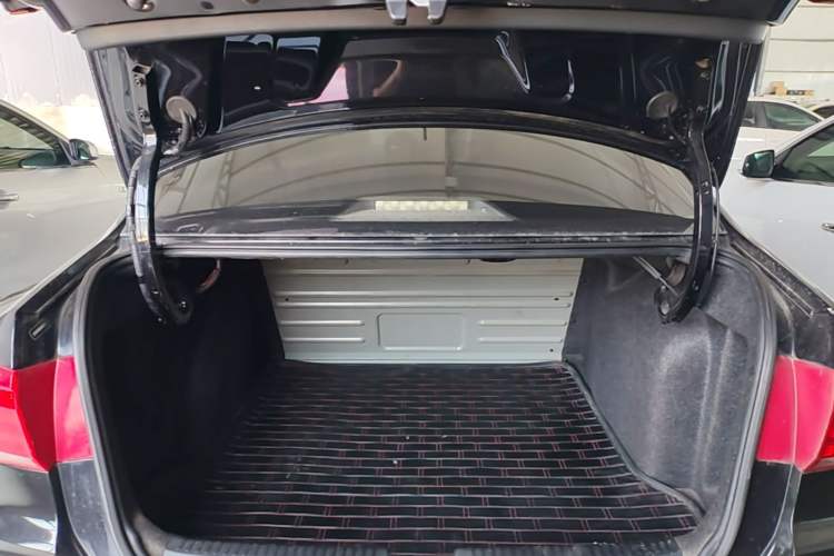 Used Volkswagen Santana 2016 1.4L Manual Fashion Edition Trunk