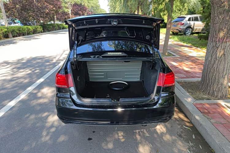 Used Volkswagen Santana 2016 1.6L Manual Fashion Edition Trunk