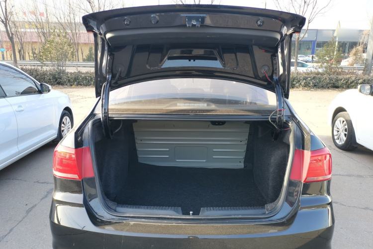 Used Volkswagen Santana 2016 1.4L Manual Fashion Edition Trunk