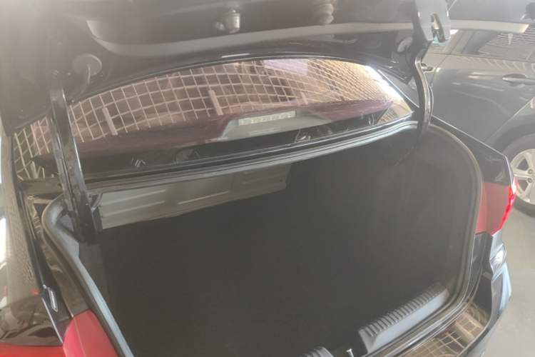 Used Volkswagen Santana 2016 1.4L Manual Fashion Edition Trunk