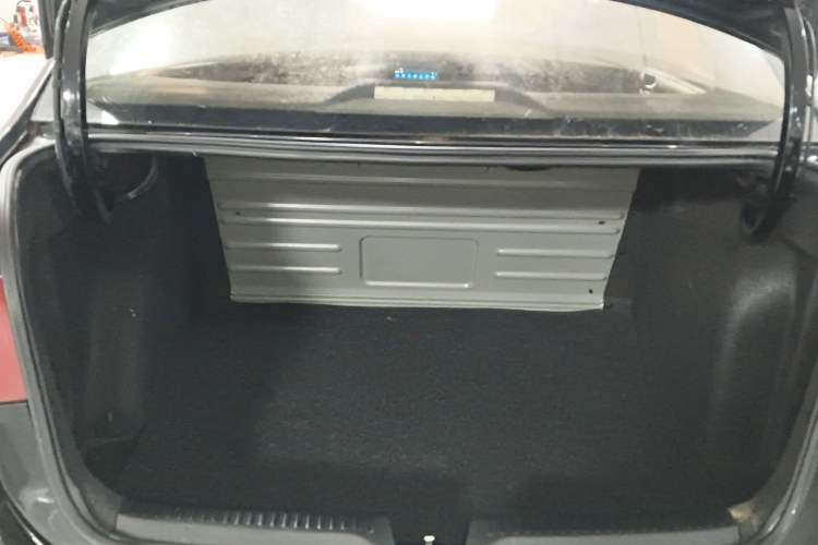 Used Volkswagen Santana 2016 1.6L Manual Fashion Edition Trunk